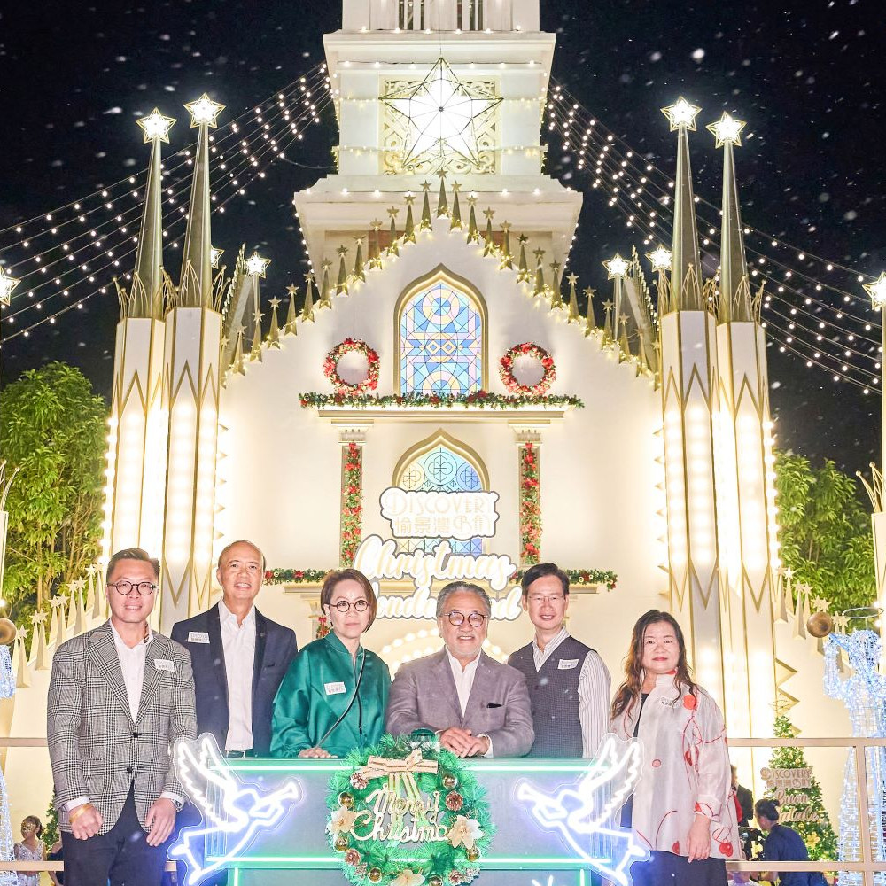 1. Mr. Victor Cha, Executive Chairman of HKR International officiated the lighting ceremony.jpg